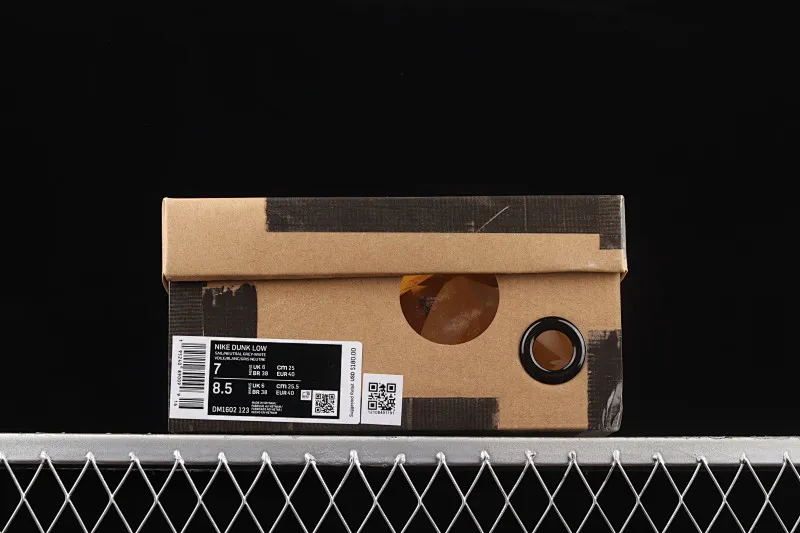 All Categories Nk SB Dunk Series Nk SB Dunk Low Low-top sneakers Pure original version OF x Nk Dunk Low OW Gray SB smashed backboard fashion casual sneakers DM1602-123